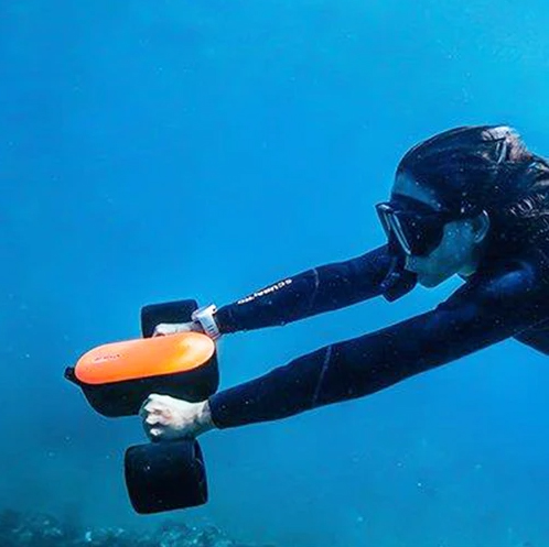 Geekbuying - Underwater Scooter Geekbuying - Underwater Scooter